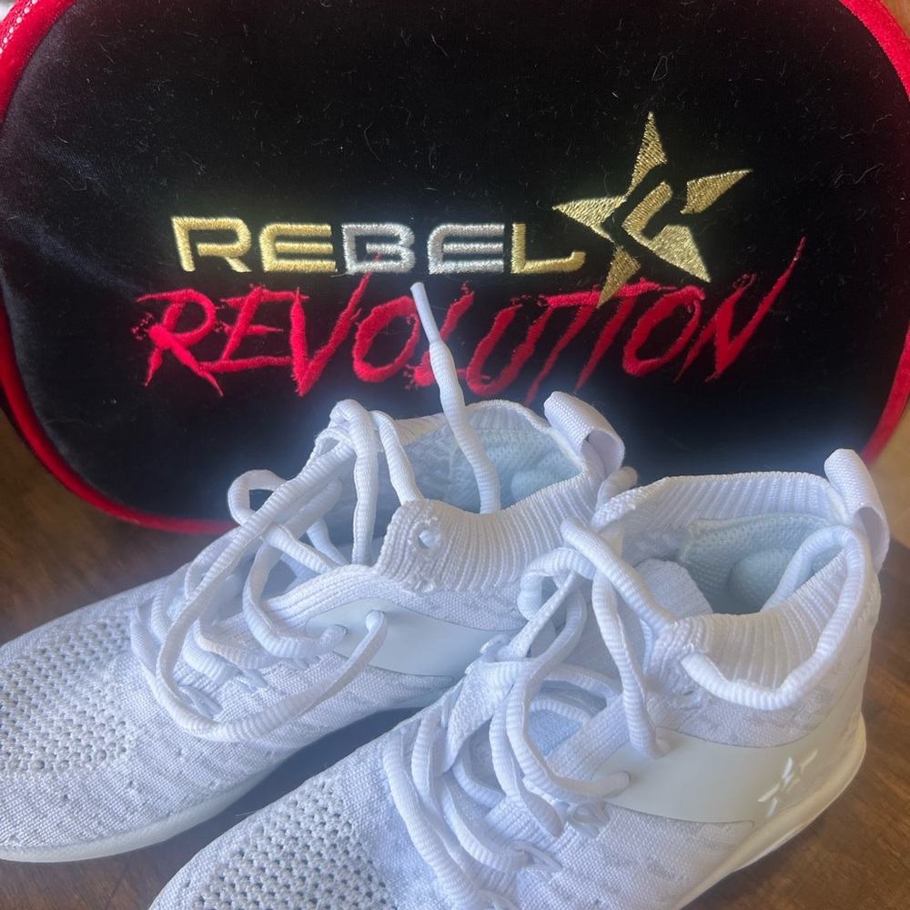 White Athletic Sneakers with Breathable Mesh Design